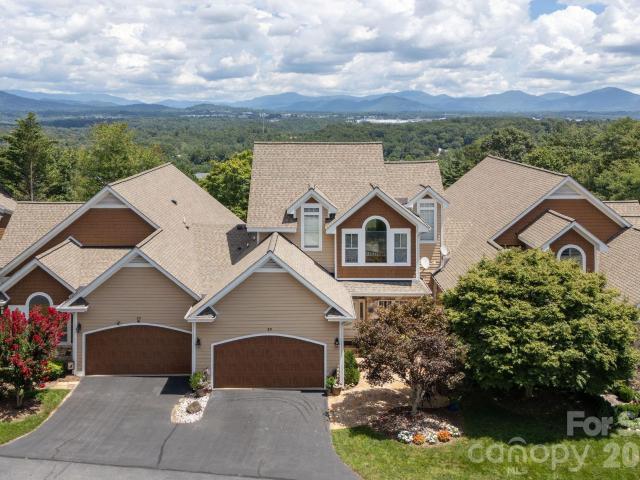 Townhouse for sale in Horse Shoe, North Carolina