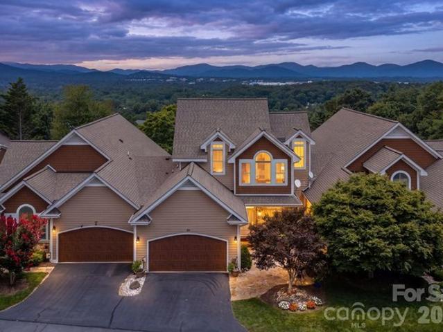 Townhouse for sale in Horse Shoe, North Carolina