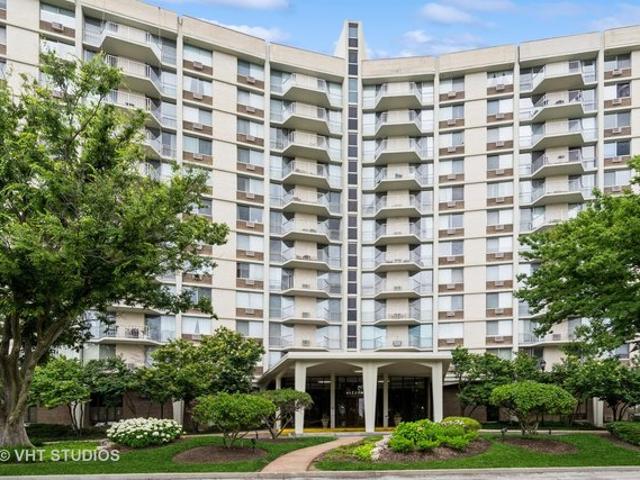 Condo for sale in Oak Brook, Illinois