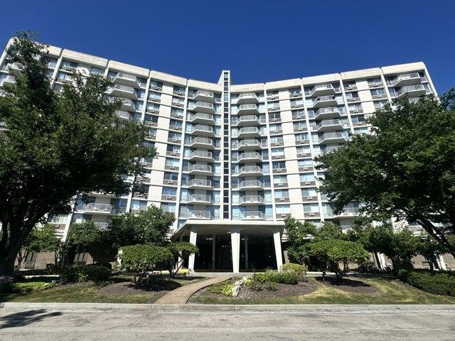 Condo for sale in Oak Brook, Illinois