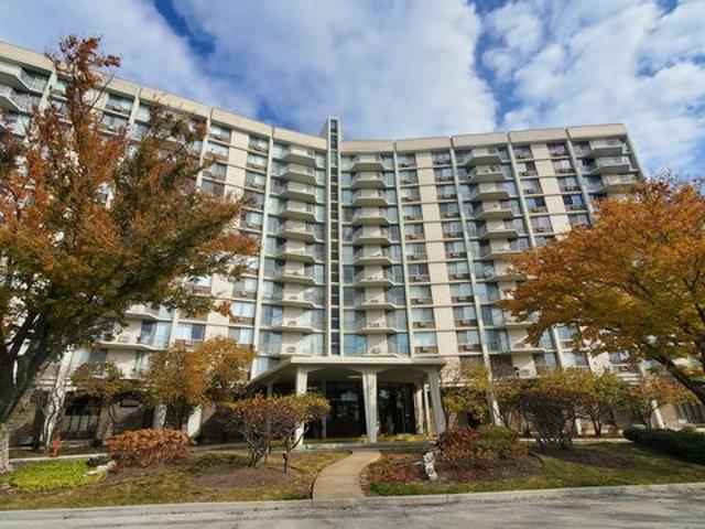 Condo for sale in Oak Brook, Illinois