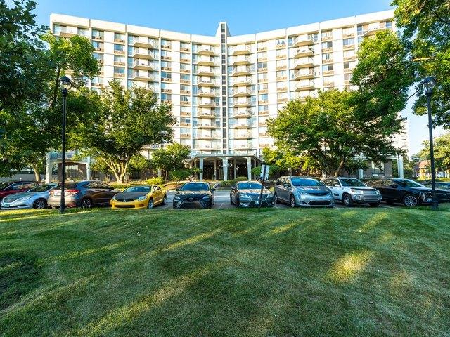 Condo for sale in Oak Brook, Illinois