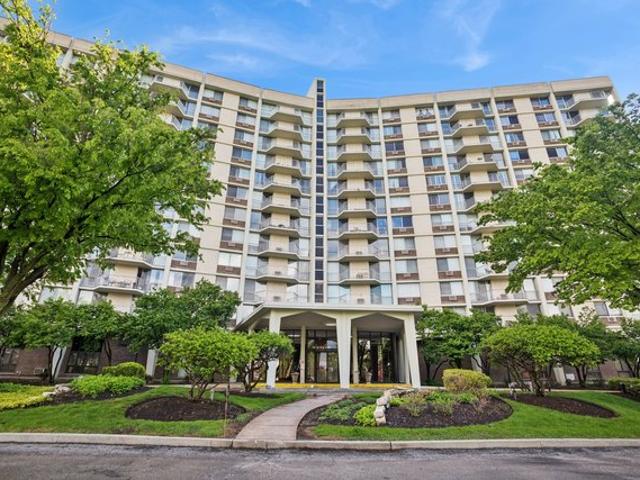Condo for sale in Oak Brook, Illinois