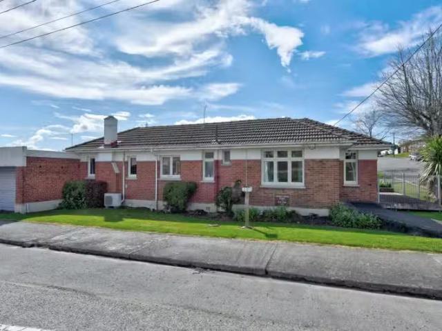 House for sale in Otakou