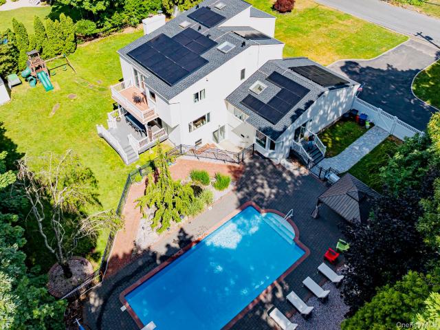 House for sale in Smithtown, New York