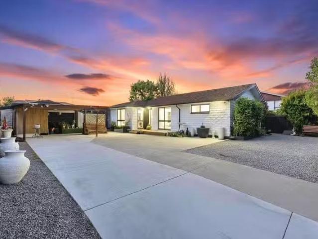 House for sale in Chaslands, Canterbury