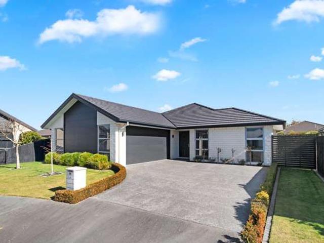 House for sale in Chaslands, Canterbury