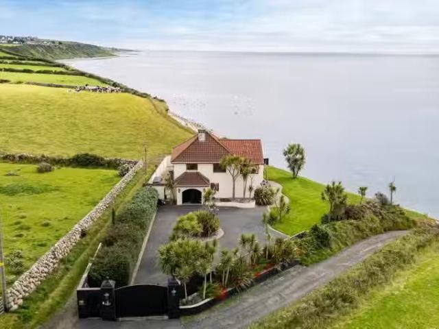 House for sale in Ballymartin