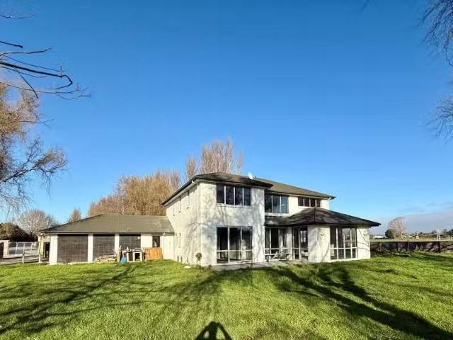House for sale in Chaslands, Canterbury