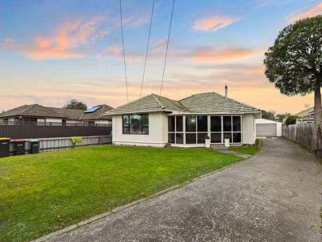 House for sale in Chaslands, Canterbury