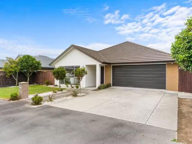 House for sale in Chaslands, Canterbury