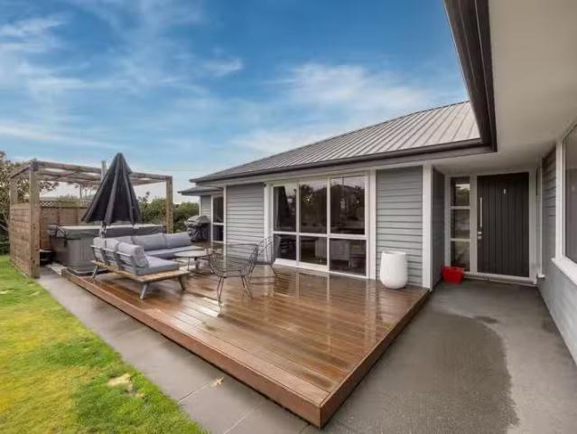 House for sale in Chaslands, Canterbury