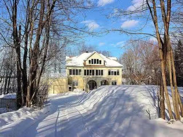 House for sale in Sainte-catherine-de-hatley