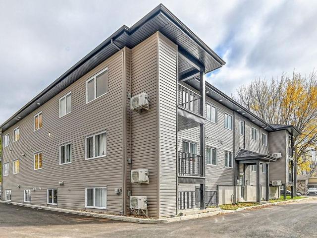 Apartment for rent in Saint-charles-borromée, Quebec