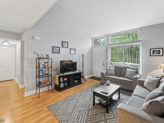 Townhouse for sale in Pluckemin, New Jersey