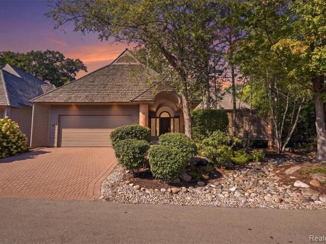 Condo for sale in Affleck House, Bloomfield Hills