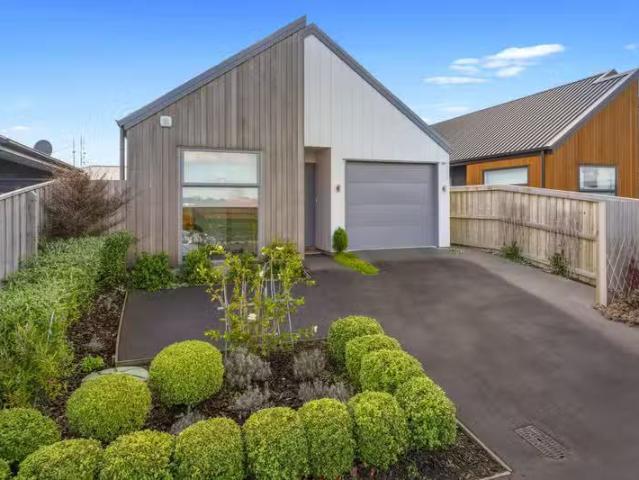 House for sale in Chaslands, Canterbury