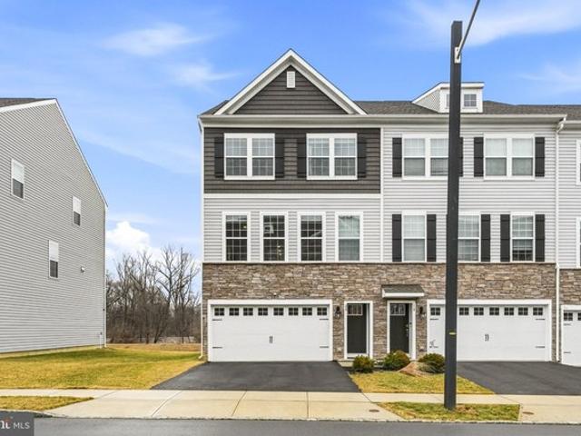 Townhouse for sale in Mount Laurel, New Jersey