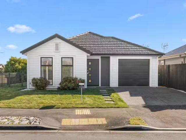 House for sale in Chaslands, Canterbury
