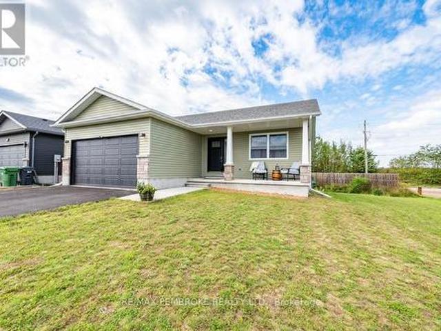 House for sale in Renfrew, Ontario