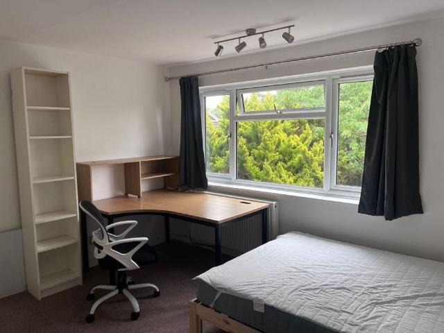 Room for rent in Elmfield, Leicestershire