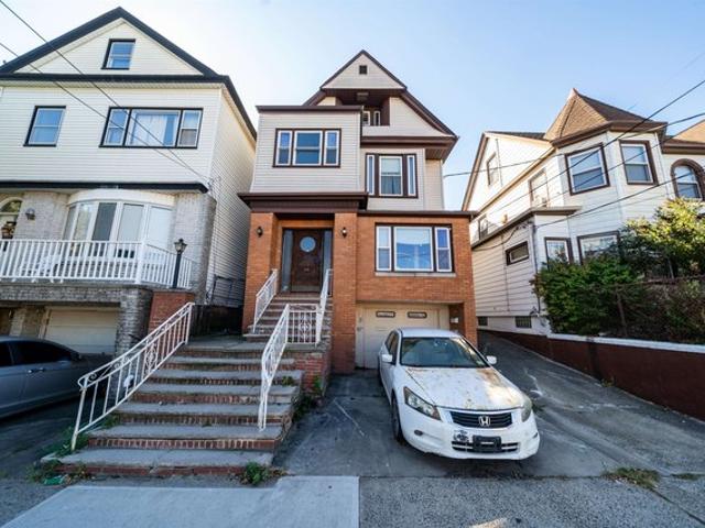 House for sale in Hudson, New Jersey