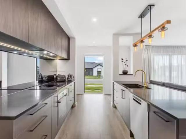 House for sale in Chaslands, Canterbury