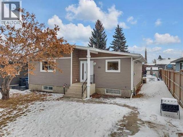 House for sale in Sylvan Lake, Alberta
