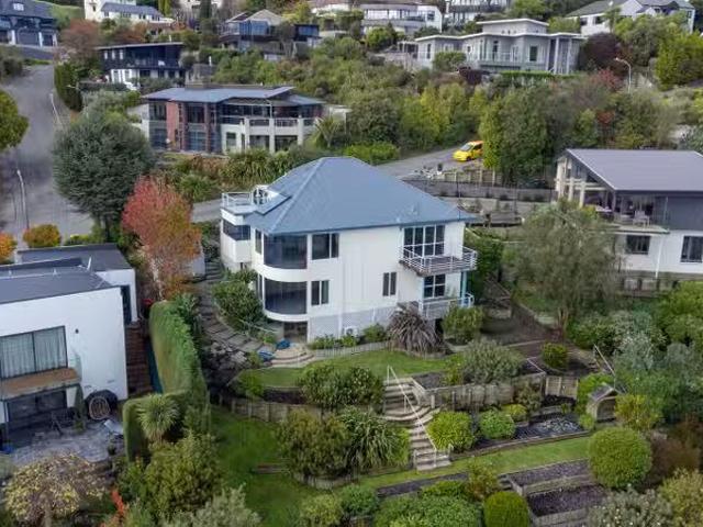 House for sale in Chaslands, Canterbury