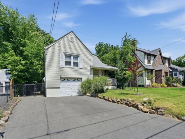 House for sale in Essex Fells, New Jersey