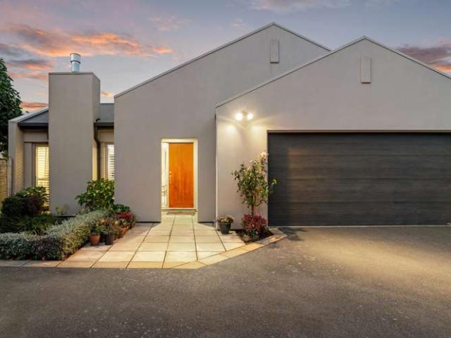 House for sale in Chaslands, Canterbury