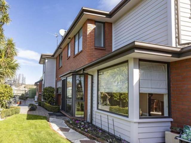 House for sale in Chaslands, Canterbury