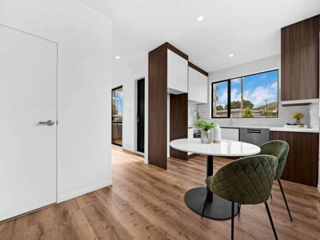 Townhouse for sale in Mount Roskill