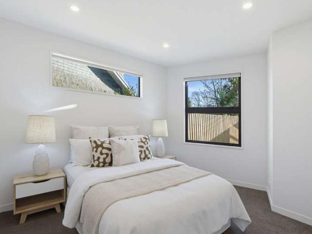 Townhouse for sale in Chaslands, Canterbury