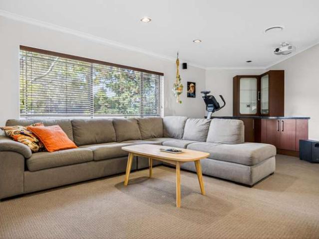House for sale in Oratia