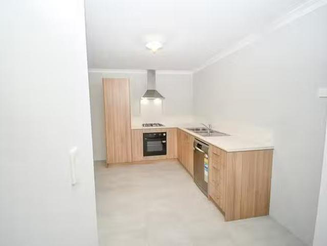 House for rent in Madora Bay