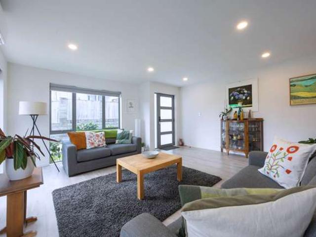 House for sale in Oratia