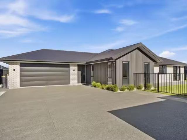House for sale in Chaslands, Canterbury