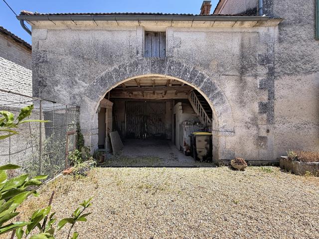 Maison vente à Confolens, Vouharte