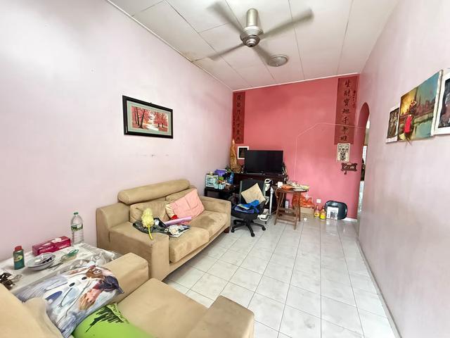 Terraced House for sale in Malaka