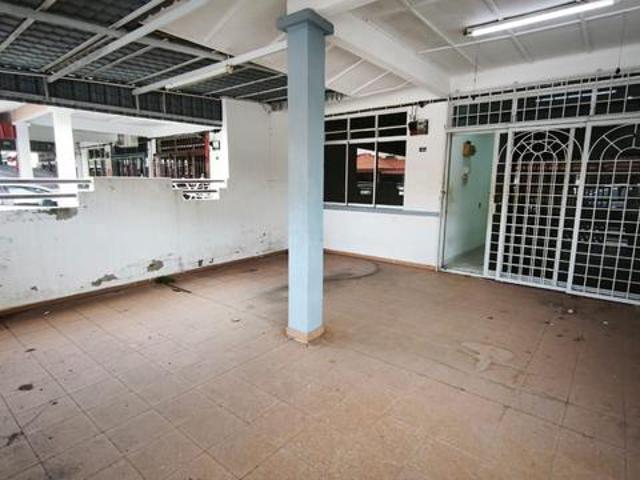 Terraced House for sale in Malaka