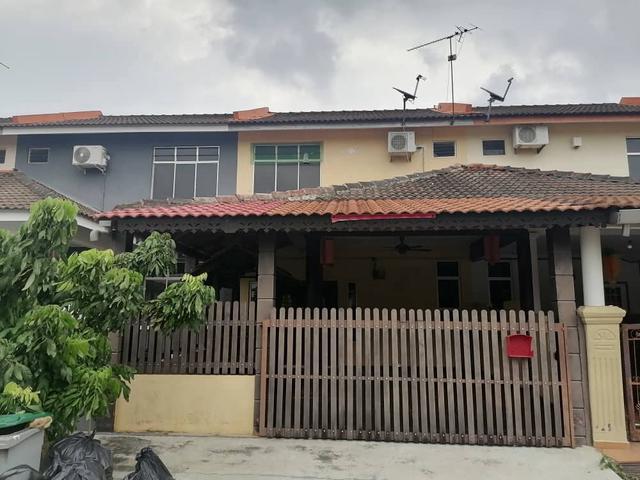 Terraced House for sale in Malaka