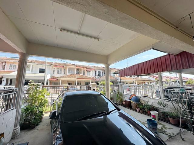 Terraced House for sale in Malaka