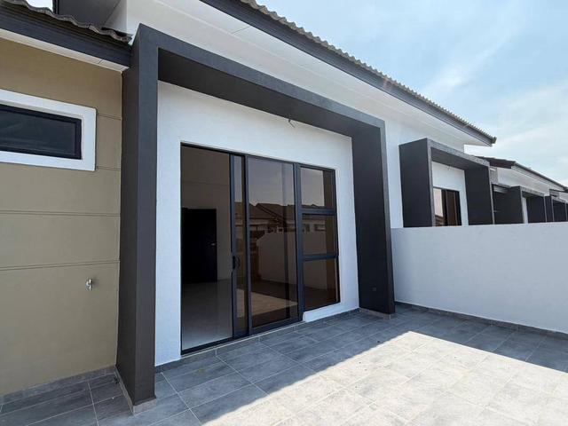 Terraced House for sale in Malaka