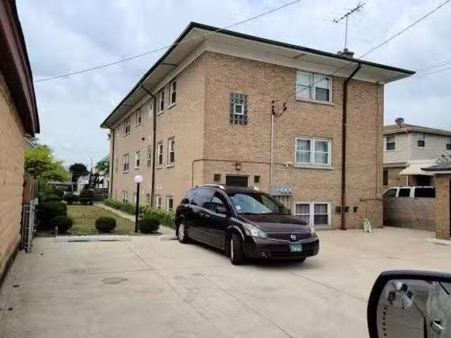 Condo for rent in Melrose Park