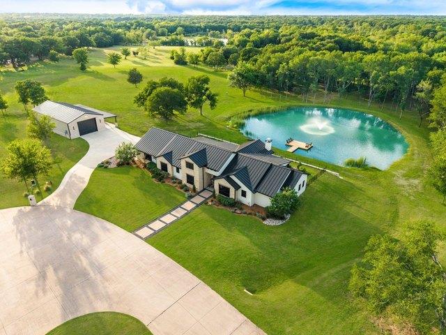 House for sale in Wills Point, Texas
