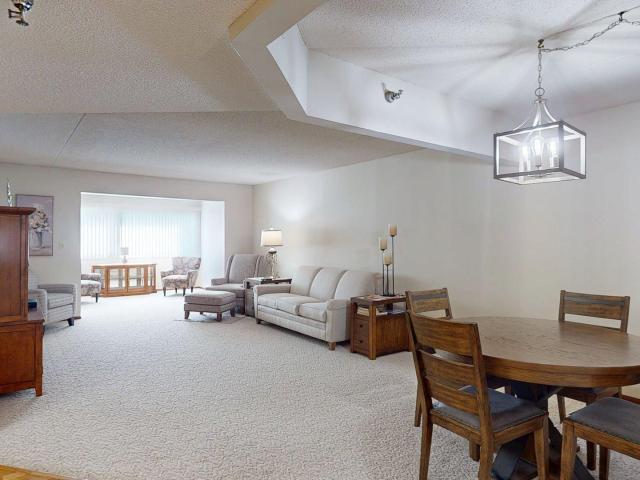 House for sale in Valhalla Park Condominiums, Rochester