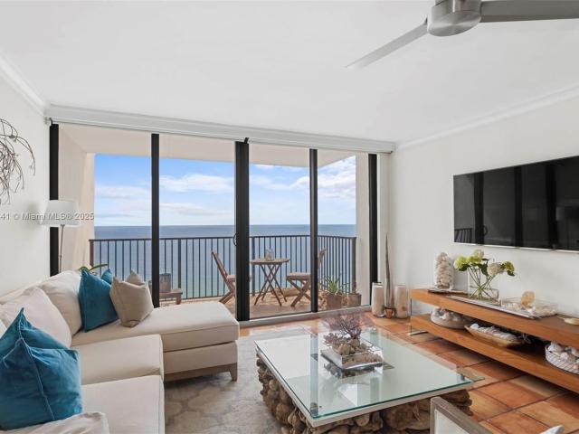 Condo for rent in Hollywood