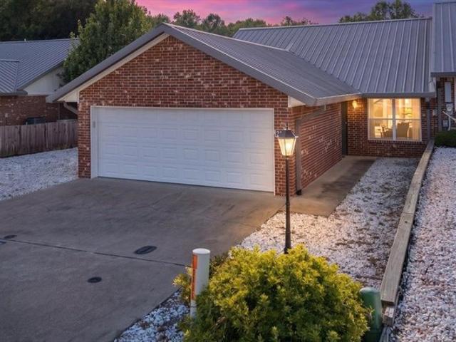Townhouse for sale in Paverstone Place, Longview