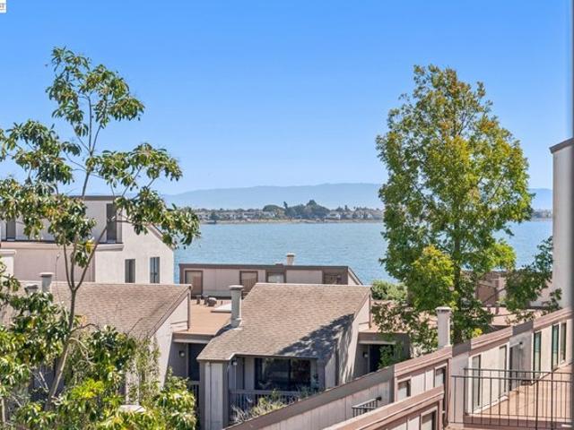 Condo for sale in Alameda, California